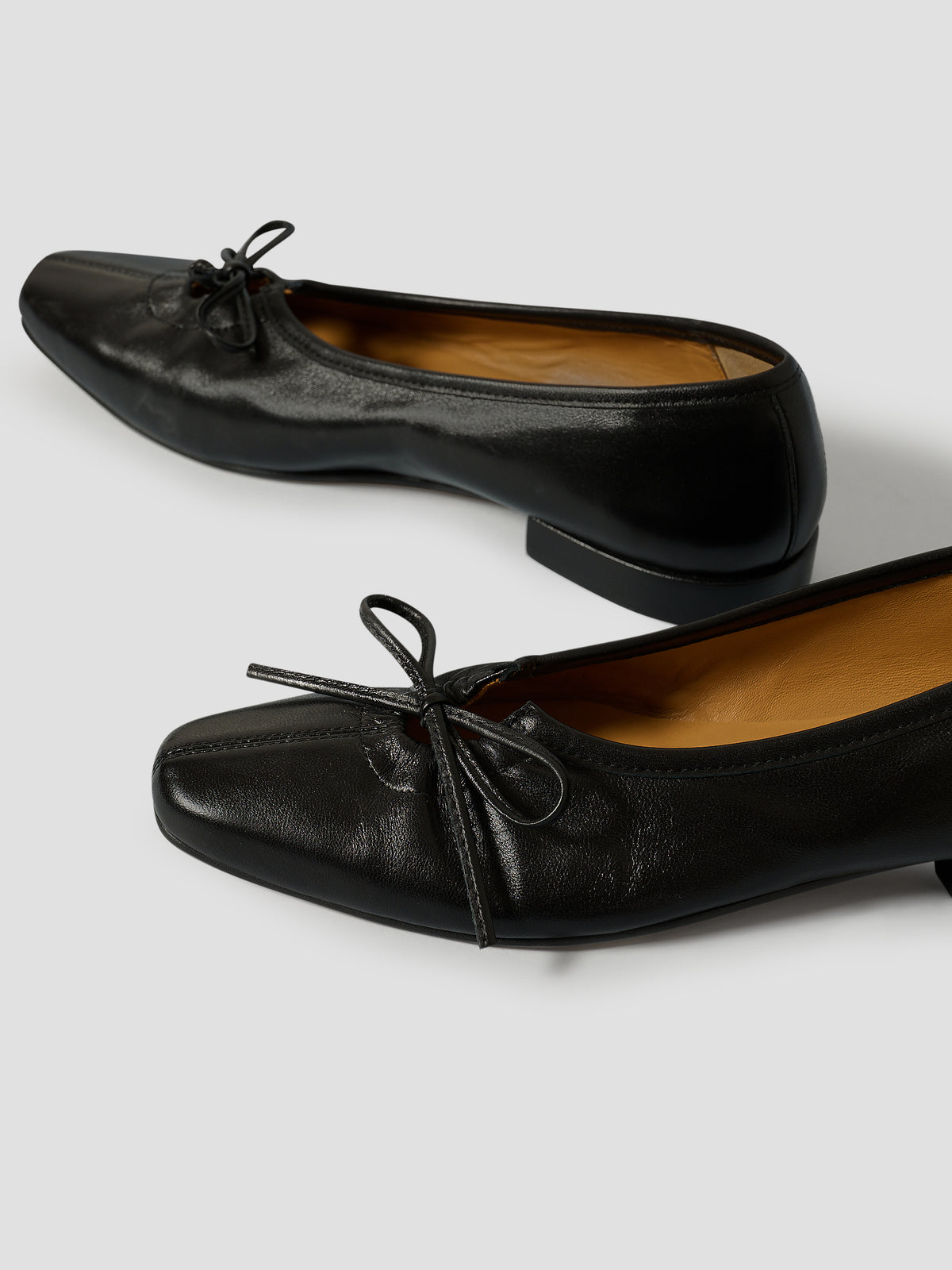 The Lizzy Flat Black Leather — view 9