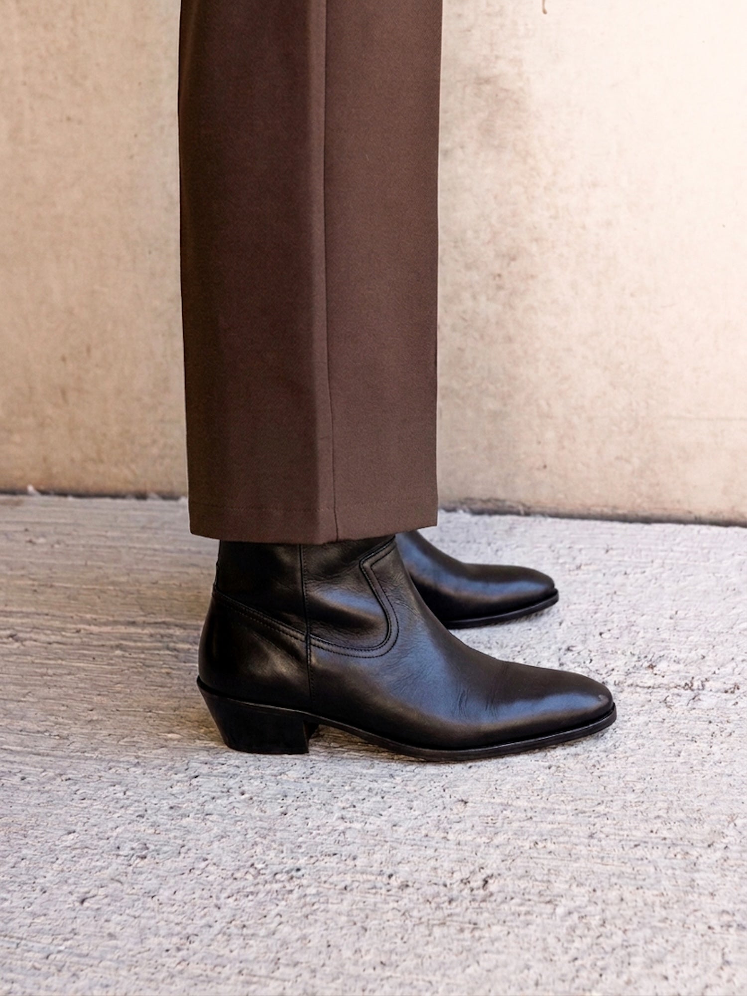 THE ALVA BLACK ZIPPER BOOT