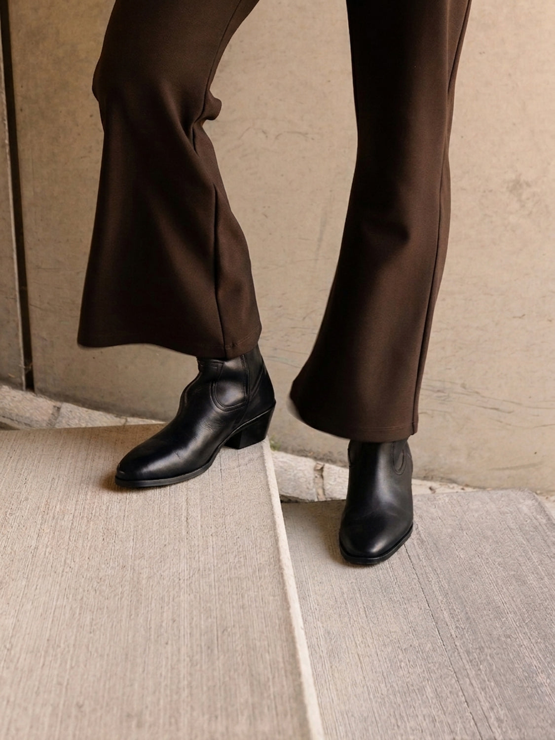 THE ALVA BLACK ZIPPER BOOT
