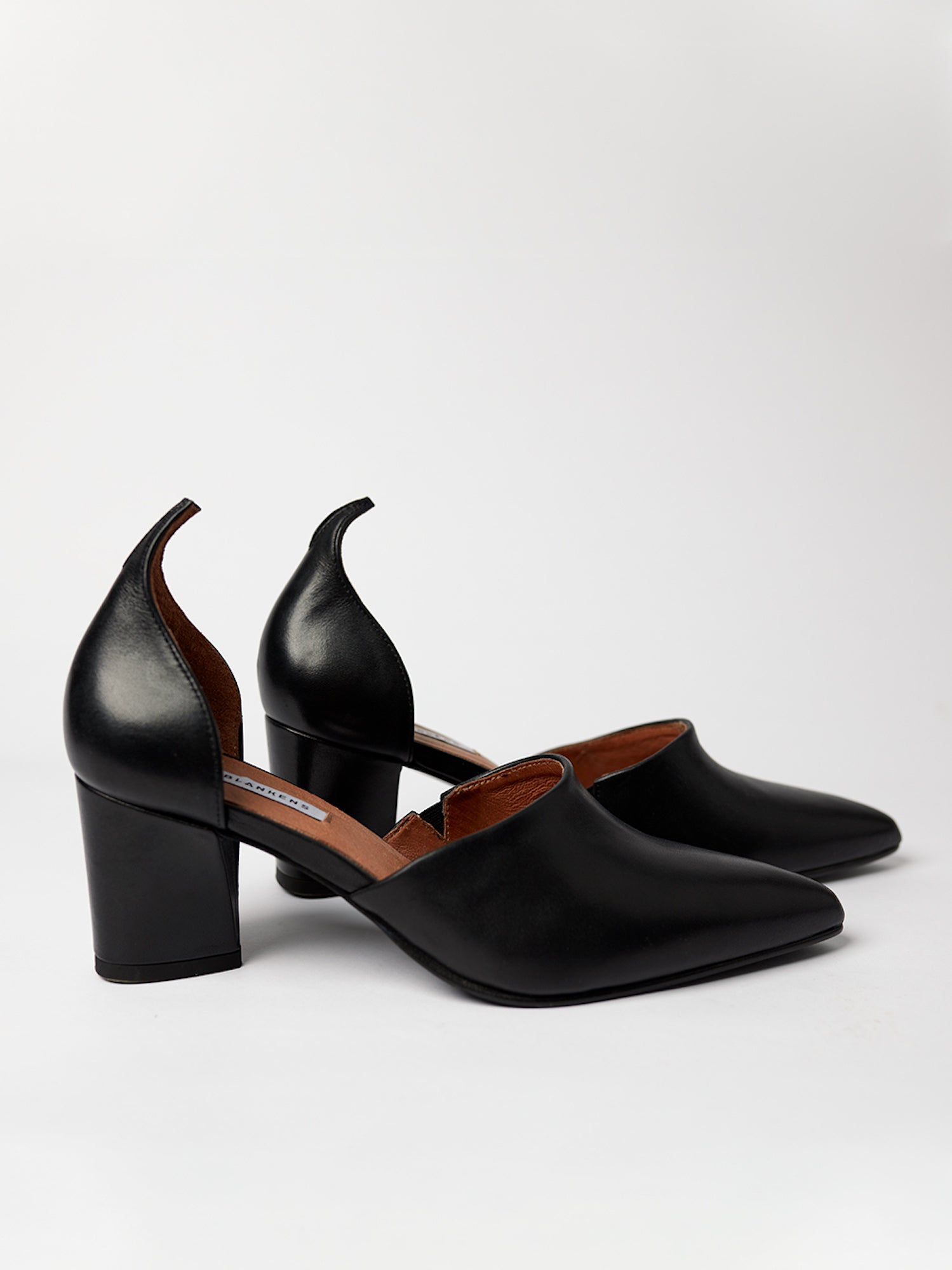 blankens.livefy heel The Riverside in black leather. Made in Portugal. Yourblankens.